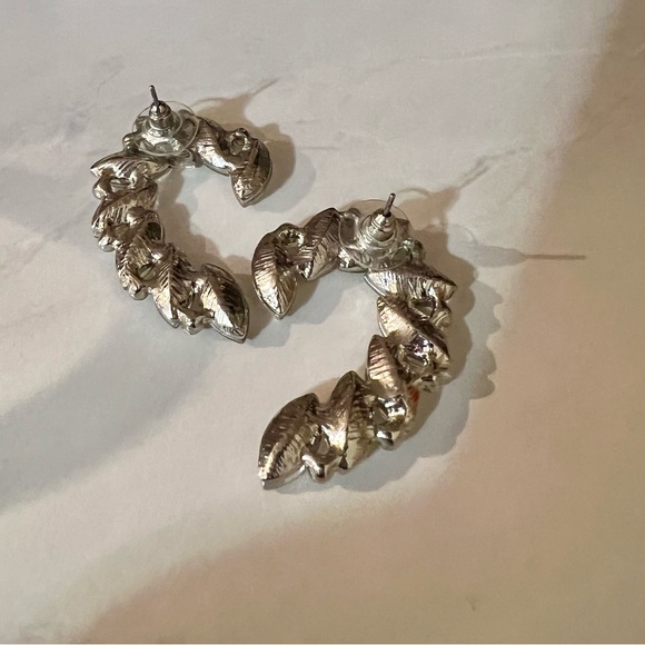NEW Marquise Cut Elegant Silver Leaf Earrings - Picture 2 of 3